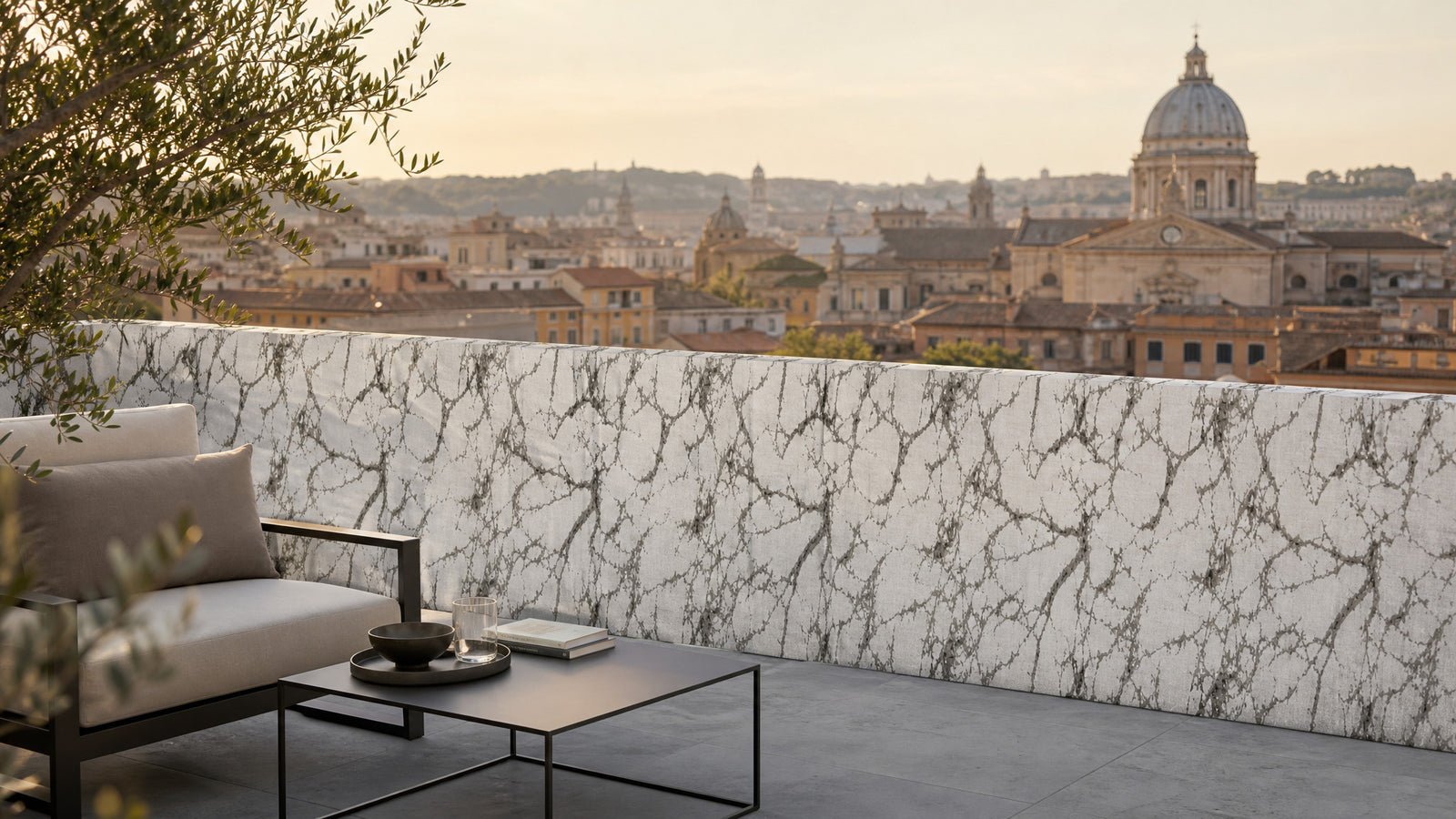 Più riservatezza, senza appesantire il terrazzo.